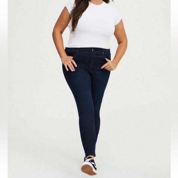 NWOT Torrid Bombshell Skinny Jeans - Picture 6 of 8